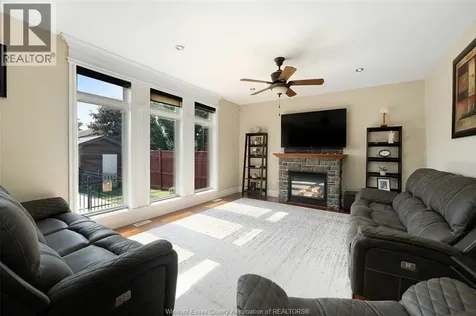 2257 Askin Windsor ON N9B 3Y4
