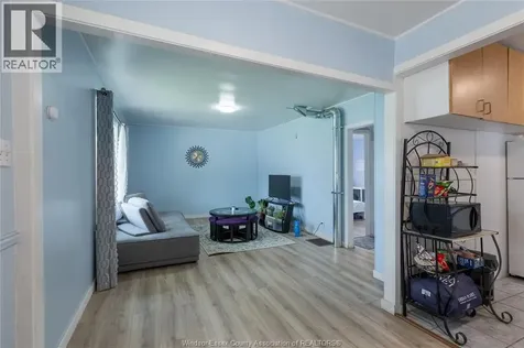1015 Partington Avenue Windsor ON N9B 2P1