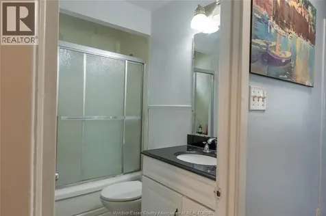 1015 Partington Avenue Windsor ON N9B 2P1