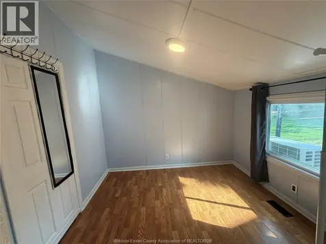 1015 Partington Avenue Windsor ON N9B 2P1