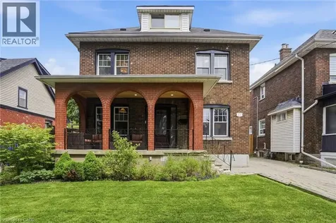 17 Tuxedo Avenue South Hamilton ON L8K 2R7
