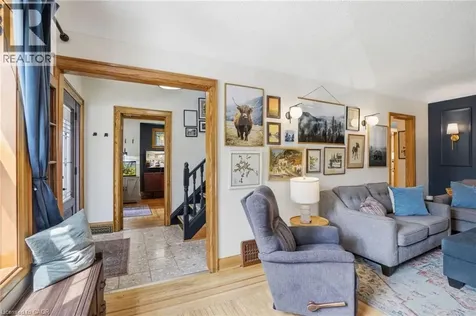 17 Tuxedo Avenue South Hamilton ON L8K 2R7
