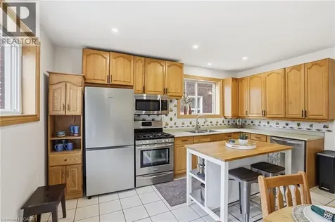 17 Tuxedo Avenue South Hamilton ON L8K 2R7