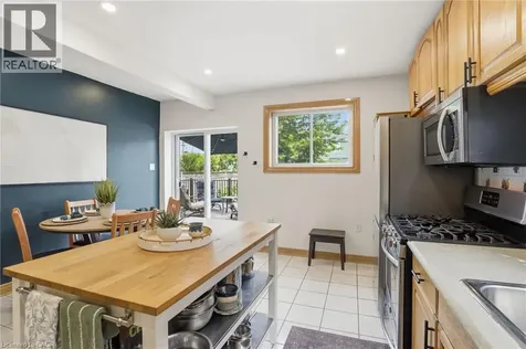17 Tuxedo Avenue South Hamilton ON L8K 2R7