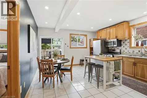 17 Tuxedo Avenue South Hamilton ON L8K 2R7
