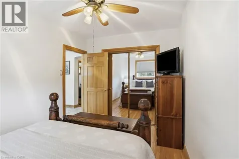 17 Tuxedo Avenue South Hamilton ON L8K 2R7