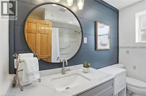 17 Tuxedo Avenue South Hamilton ON L8K 2R7
