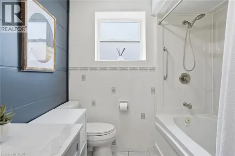 17 Tuxedo Avenue South Hamilton ON L8K 2R7