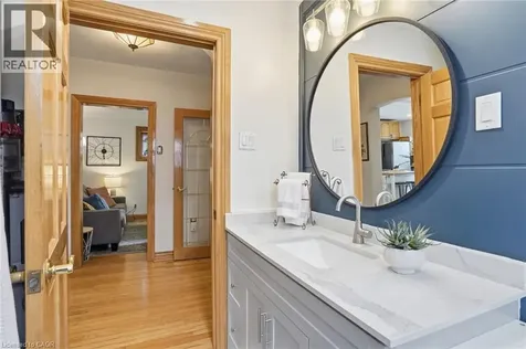 17 Tuxedo Avenue South Hamilton ON L8K 2R7