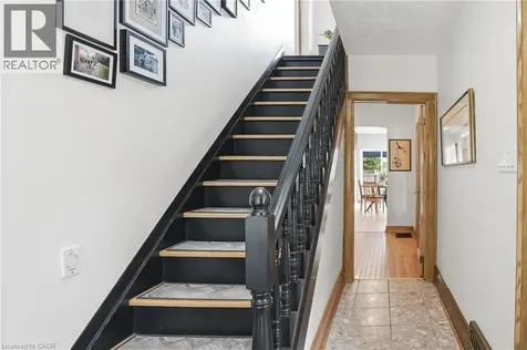 17 Tuxedo Avenue South Hamilton ON L8K 2R7