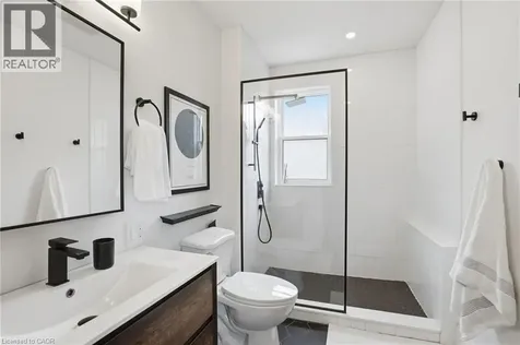 17 Tuxedo Avenue South Hamilton ON L8K 2R7