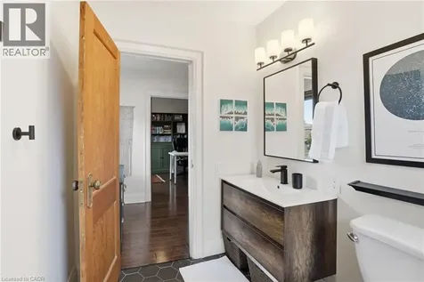 17 Tuxedo Avenue South Hamilton ON L8K 2R7