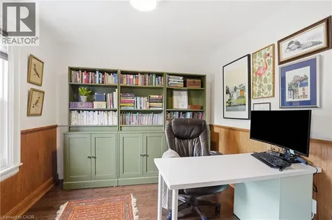 17 Tuxedo Avenue South Hamilton ON L8K 2R7