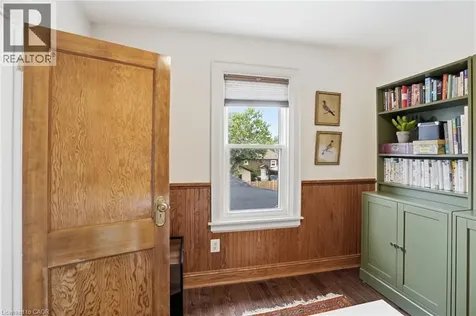 17 Tuxedo Avenue South Hamilton ON L8K 2R7