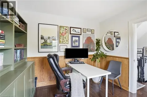 17 Tuxedo Avenue South Hamilton ON L8K 2R7