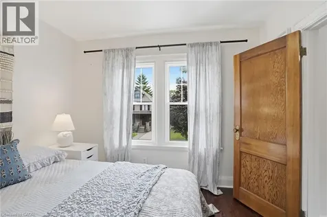 17 Tuxedo Avenue South Hamilton ON L8K 2R7