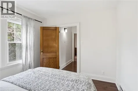 17 Tuxedo Avenue South Hamilton ON L8K 2R7