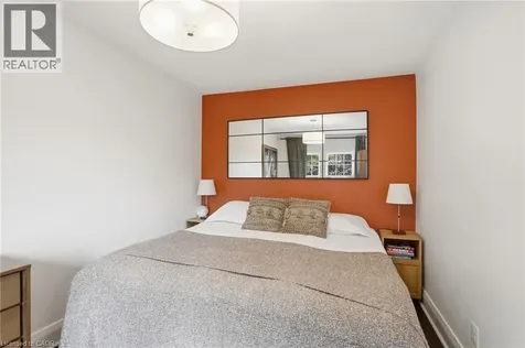 17 Tuxedo Avenue South Hamilton ON L8K 2R7