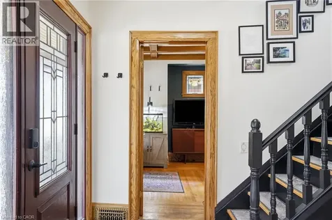 17 Tuxedo Avenue South Hamilton ON L8K 2R7