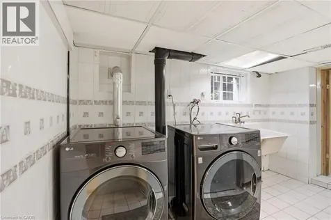 17 Tuxedo Avenue South Hamilton ON L8K 2R7