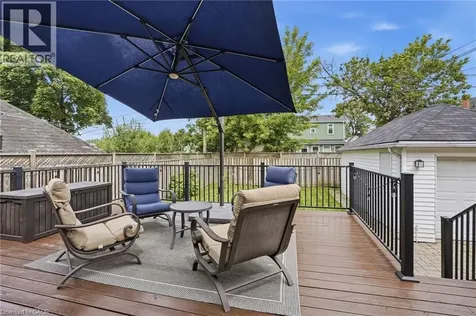 17 Tuxedo Avenue South Hamilton ON L8K 2R7
