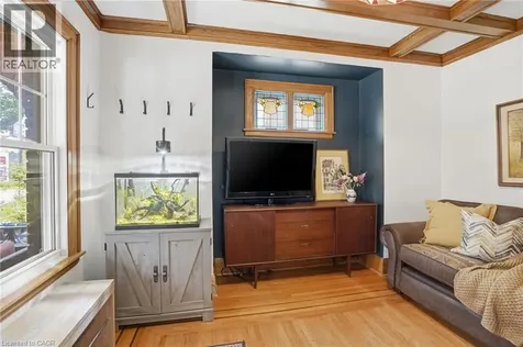 17 Tuxedo Avenue South Hamilton ON L8K 2R7