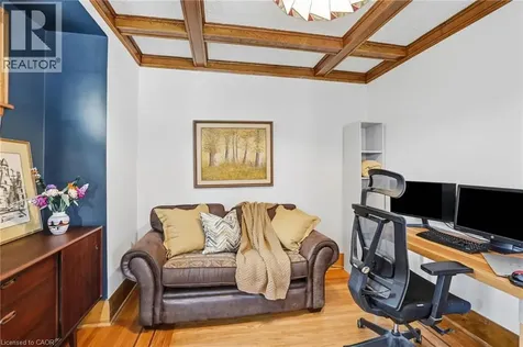 17 Tuxedo Avenue South Hamilton ON L8K 2R7