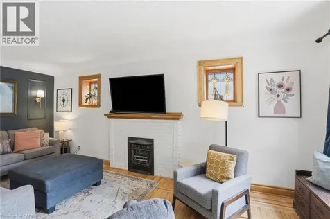 17 Tuxedo Avenue South Hamilton ON L8K 2R7