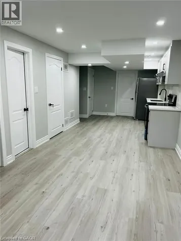 216 Woodbine (basement) Avenue Kitchener ON N2R 1Y5