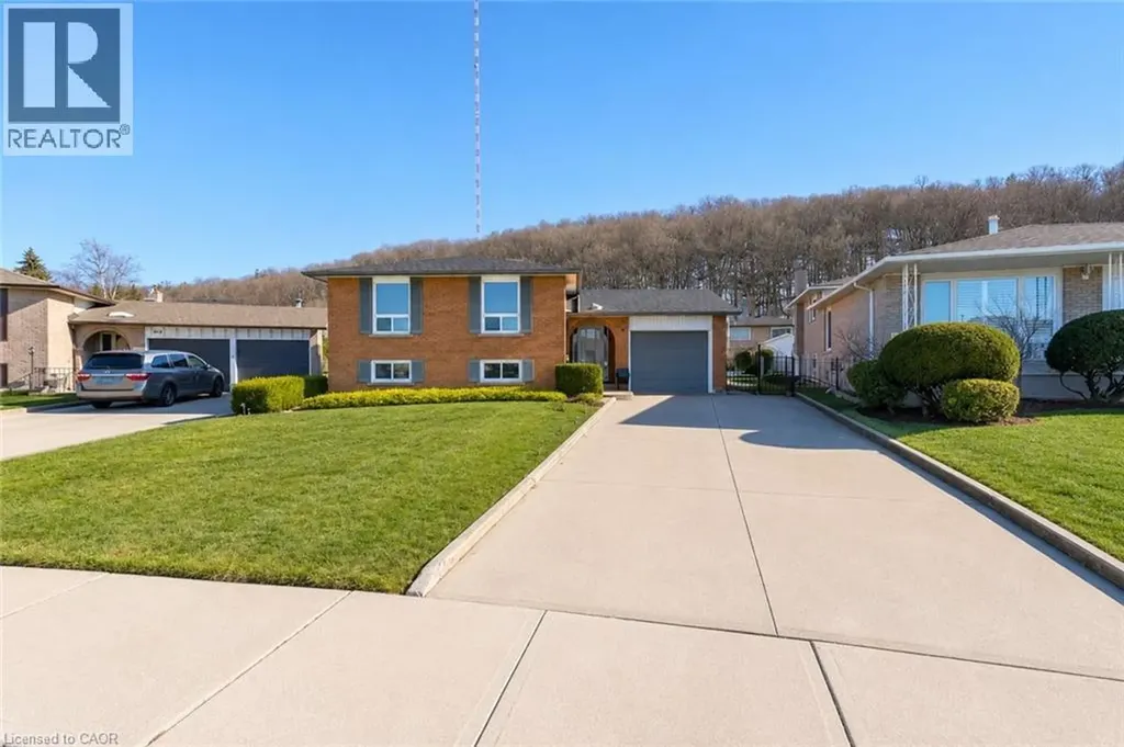 134 Marcella Crescent Hamilton ON L8K 6G3