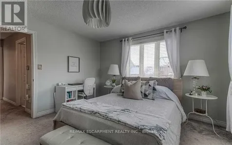 1745 Creek Way Burlington (uptown) ON L7L 7E1