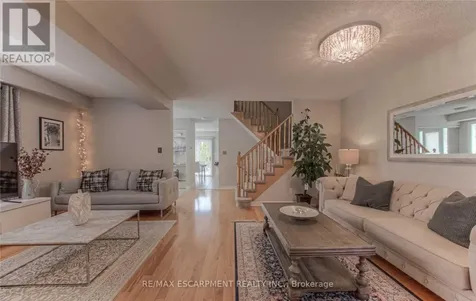 1745 Creek Way Burlington (uptown) ON L7L 7E1