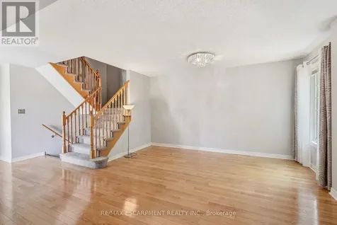 1745 Creek Way Burlington (uptown) ON L7L 7E1