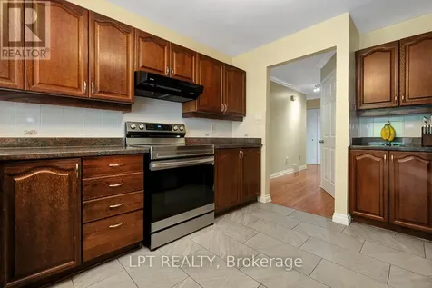 61 Shetland Way Ottawa ON K2M 1S4