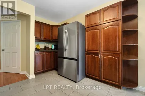 61 Shetland Way Ottawa ON K2M 1S4