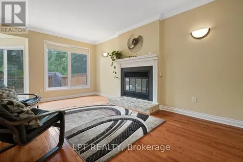 61 Shetland Way Ottawa ON K2M 1S4