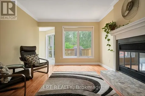 61 Shetland Way Ottawa ON K2M 1S4