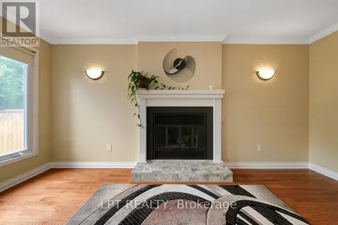 61 Shetland Way Ottawa ON K2M 1S4