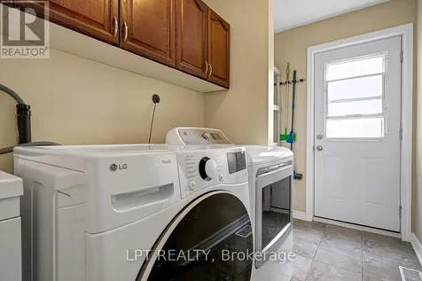 61 Shetland Way Ottawa ON K2M 1S4