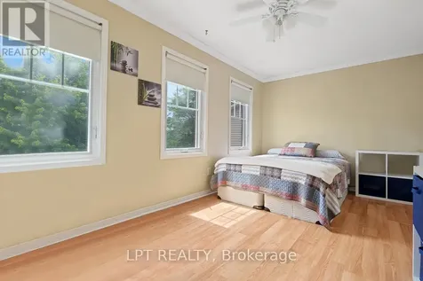 61 Shetland Way Ottawa ON K2M 1S4