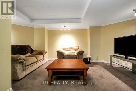 61 Shetland Way Ottawa ON K2M 1S4