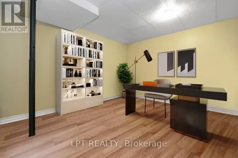 61 Shetland Way Ottawa ON K2M 1S4