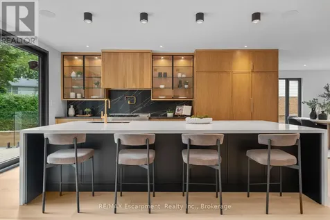 298 Strathcona Drive Burlington (shoreacres) ON L7L 2E1