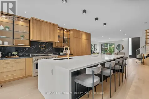 298 Strathcona Drive Burlington (shoreacres) ON L7L 2E1
