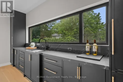 298 Strathcona Drive Burlington (shoreacres) ON L7L 2E1