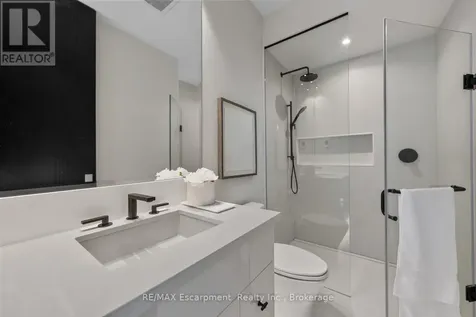 298 Strathcona Drive Burlington (shoreacres) ON L7L 2E1