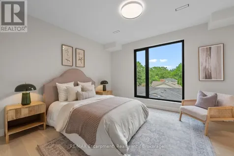 298 Strathcona Drive Burlington (shoreacres) ON L7L 2E1