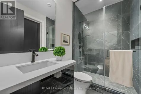 298 Strathcona Drive Burlington (shoreacres) ON L7L 2E1