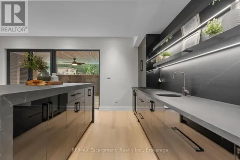 298 Strathcona Drive Burlington (shoreacres) ON L7L 2E1