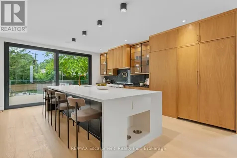 298 Strathcona Drive Burlington (shoreacres) ON L7L 2E1